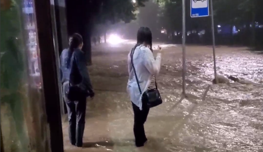 В Сочи затоплено несколько дорог