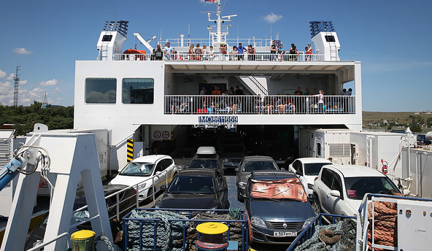 Около 10 тысяч пассажиров перевезли из Крыма на паромах
