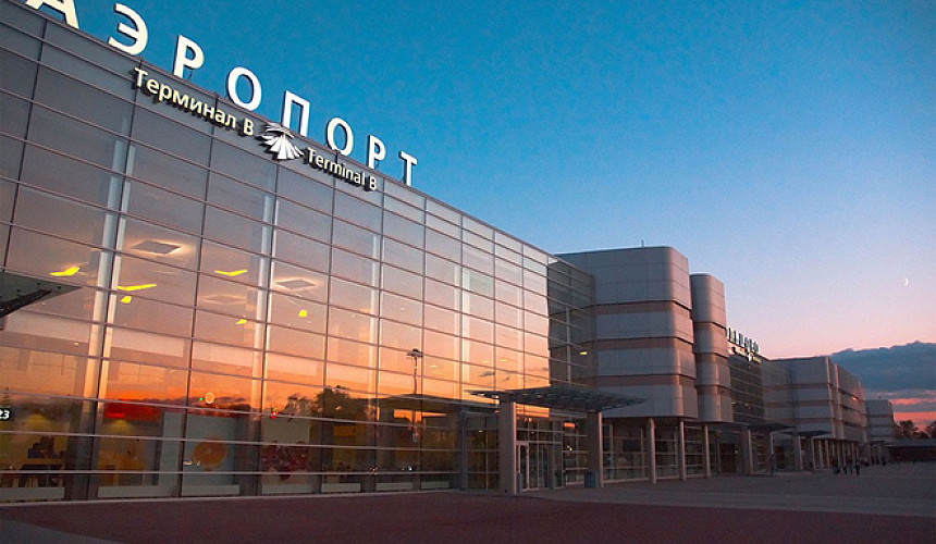 В аэропорту Кольцово официант едва не прорвался в самолет за клиентами