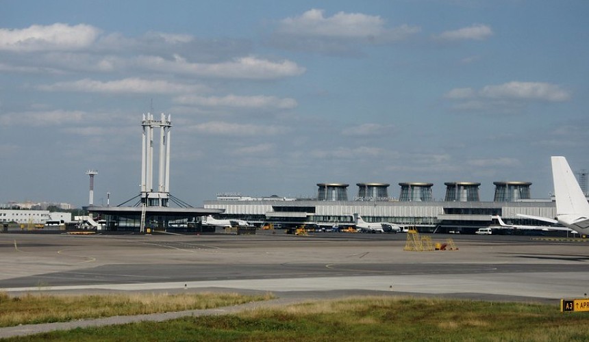 В аэропорту Пулково на 4 часа задержали рейс в Нарьян-Мар из-за течи авиатоплива из самолета