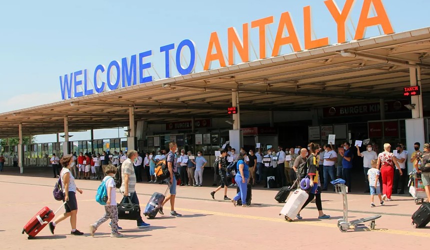 В аэропорту Антальи ожидаются задержки рейсов из-за реконструкции ВПП