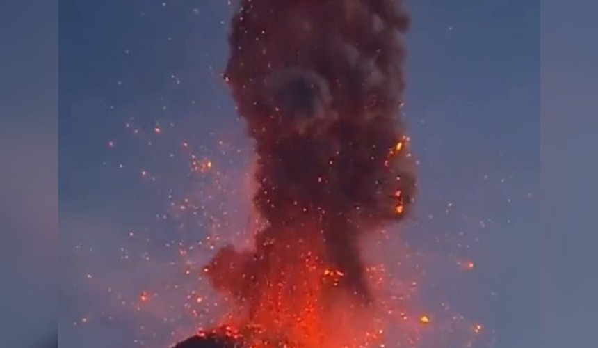 Извержение вулкана Этна восхитило туристов