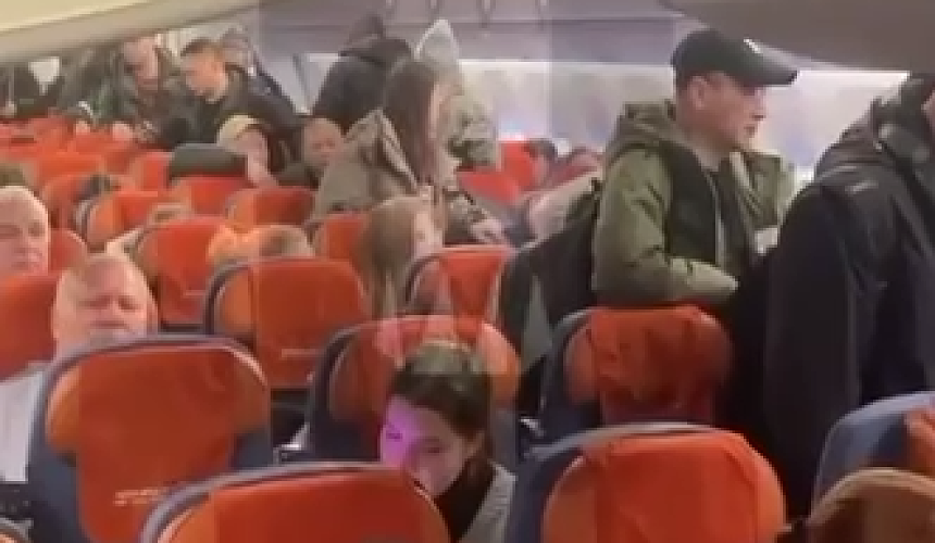 Из самолета Аэрофлота пассажиров не выпускали два часа из-за пропавшего ноутбука