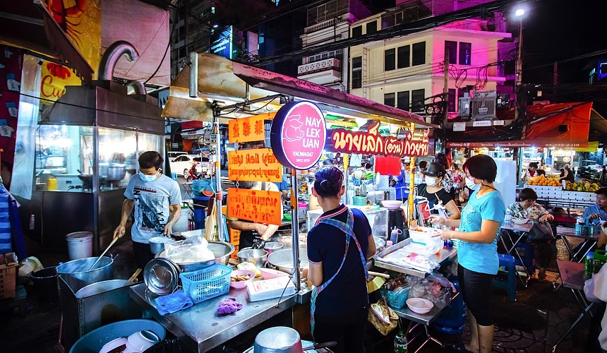 Туристы в Таиланде стали меньше тратить на еду